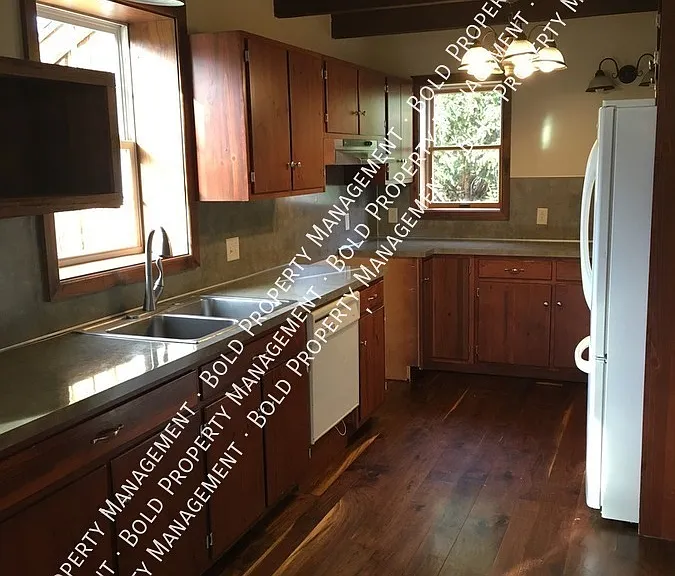 101 Schubert Rd — Photo 4