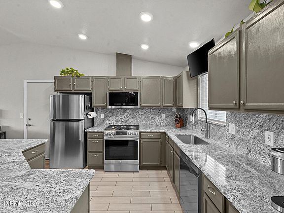 5th image of 390 Ember Dr