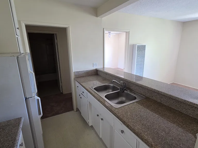 1029 Magnolia St #D — Photo 3