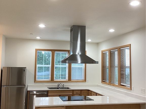 3rd image of 648 NW Coast St