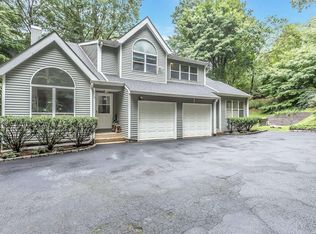 34A Hammond Rd, Glen Cove, NY 11542