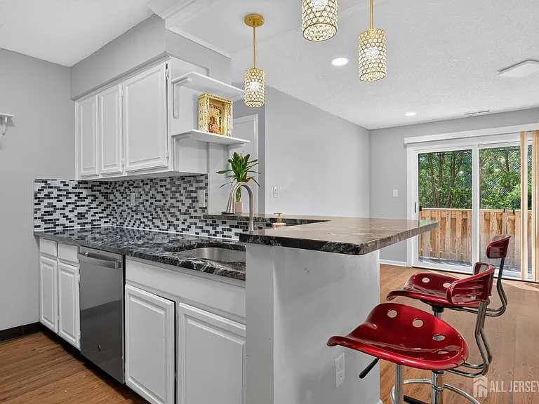 5208 Ravens Crest Dr — Photo 7