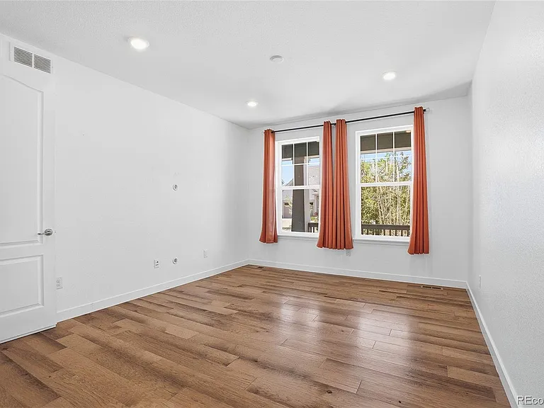 901 Sandstone Cir — Photo 17