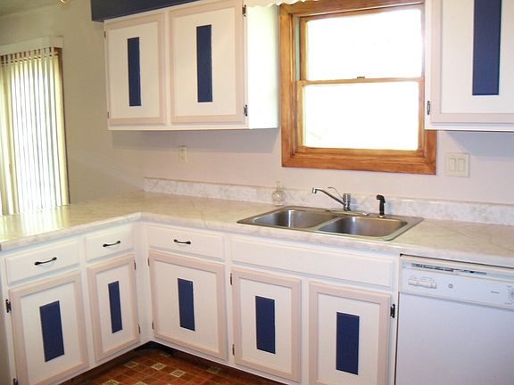 5th image of 125 Mitchell St
