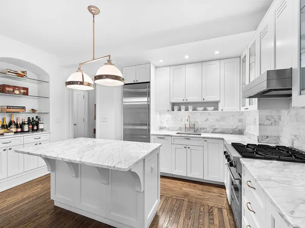 410 West 24th Street 6J image 3 of 7