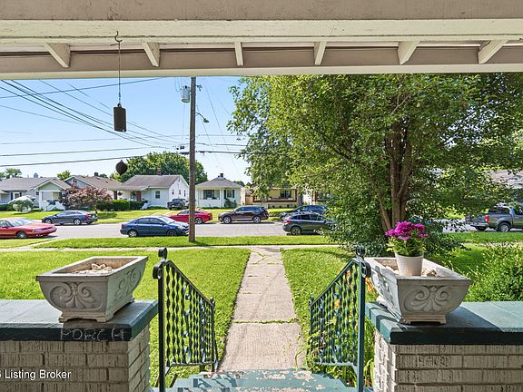 5th image of 609 E Barbee Ave