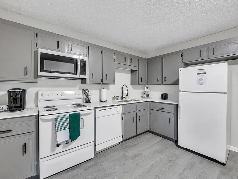 4805 Rainbow Cir #1 — Photo 9