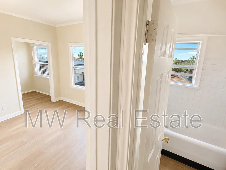 936 E 24th St #207 — Photo 4