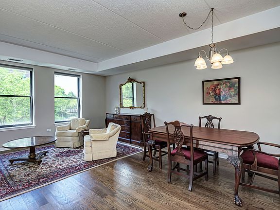 5th image of 2335 W Belle Plaine Ave APT 209
