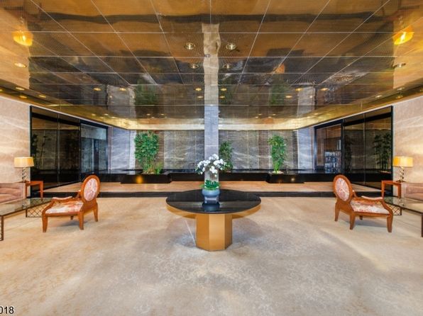 2 Claridge Dr BLDG 2 #FE, Verona Twp., NJ 07044