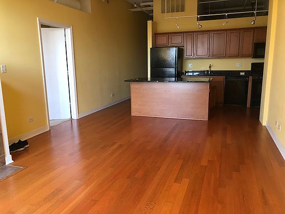 5th image of 833 W 15th Pl Unit 313-W