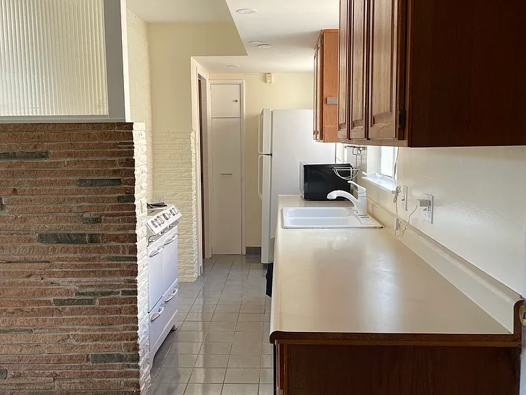 1357 Curtis St — Photo 9