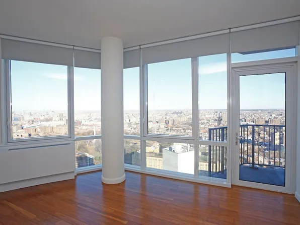 66 Rockwell Place image 2 of 24