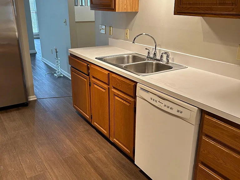 205 Stratford Rd — Photo 9