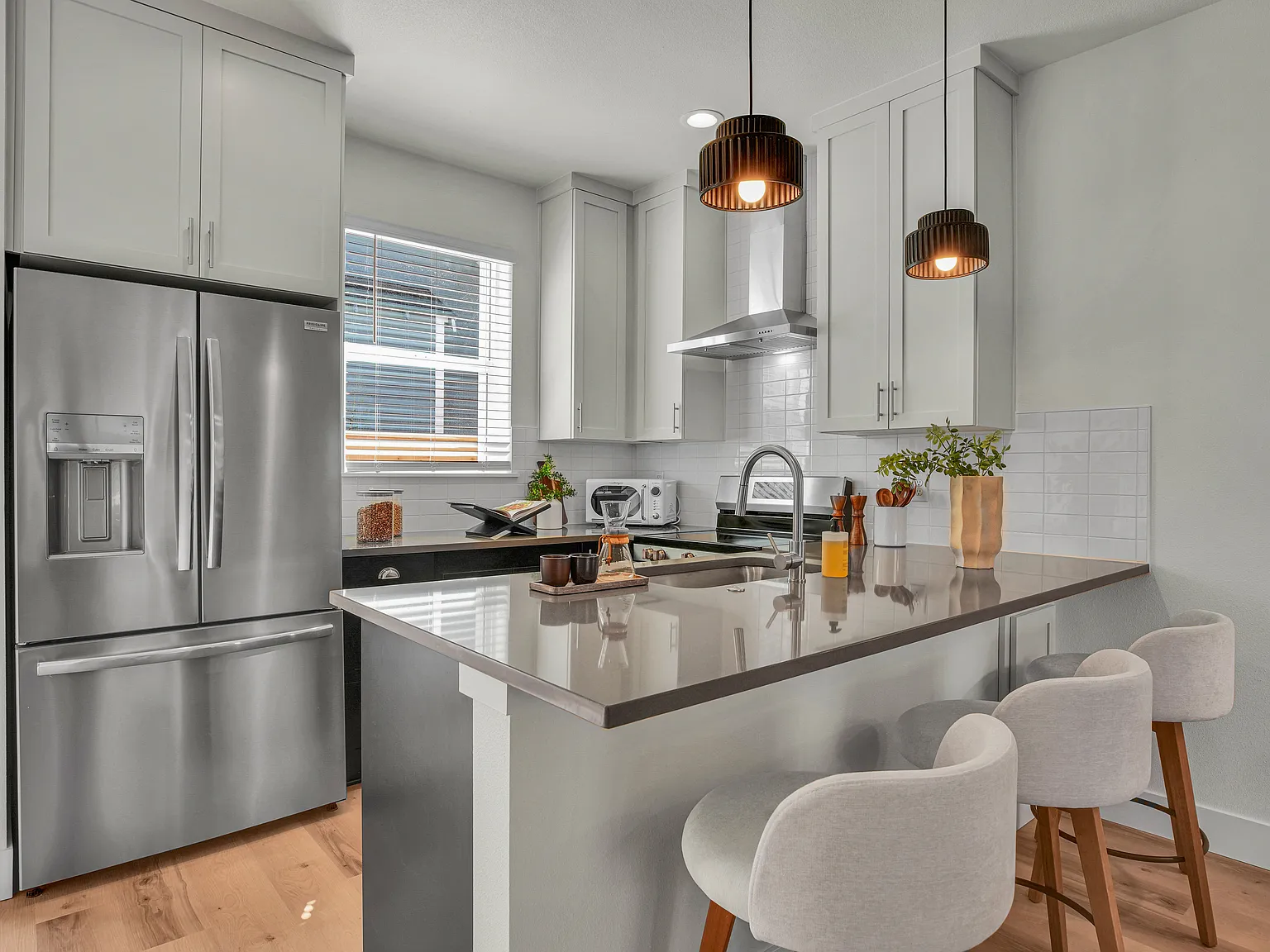 2 bed, 1093 sqft, $2,550 — Photo 3