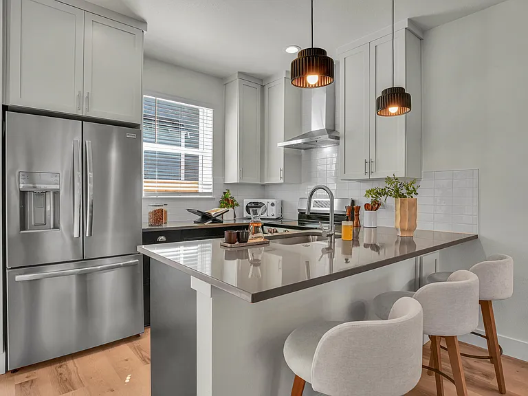 8426 E Burnside St — Photo 3
