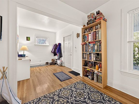 4th image of 318 Field St