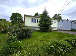 49 Hill St, Amherst, NS B4H 2N2