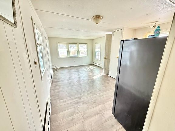 3rd image of 738 Forest Ave