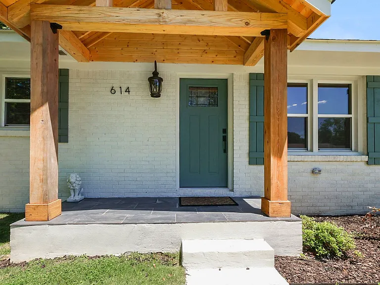 614 Holland Ct SW — Photo 3
