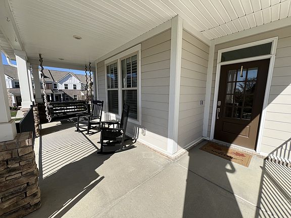 3rd image of 1001 Pebble Run Rd
