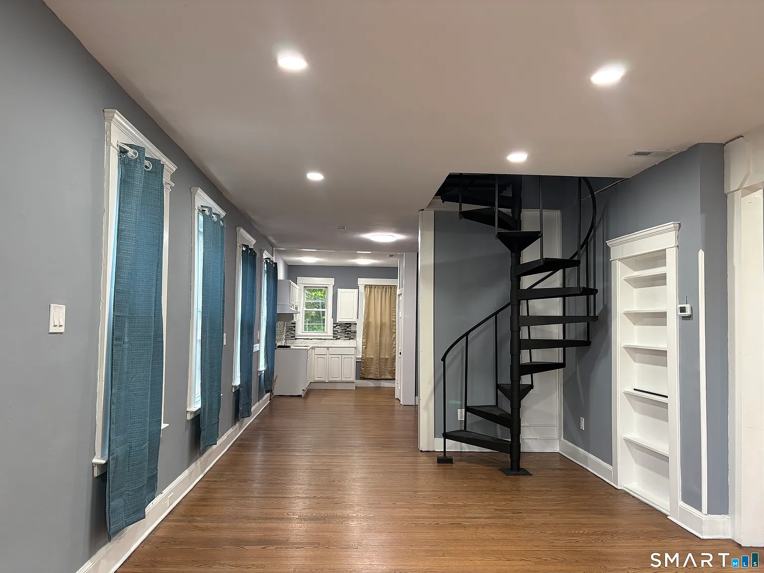2 bed, 1.0 bath, 1380 sqft, $2,700 — Photo 3