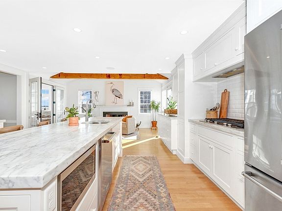 5th image of 284 Water St