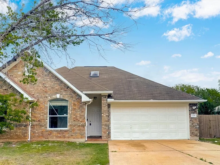 11209 Avering Ln — Photo 1