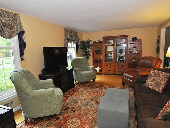 4th image of 4 Gilhall Cir