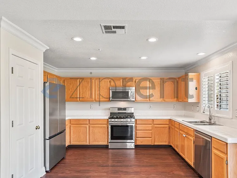1366 Jayhawk Ln — Photo 13