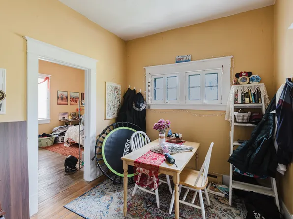 209 N Springer St APT 4, Carbondale, IL 62901