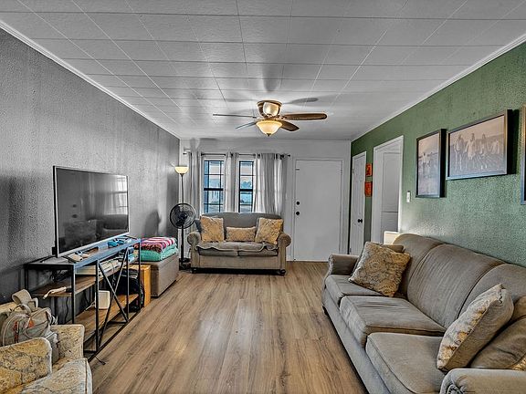 4th image of 1107 E 13th St