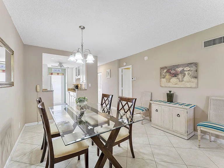 101 NE 19th Ave #208 — Photo 4