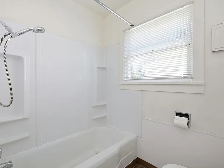 2189 Hilyard St — Photo 13
