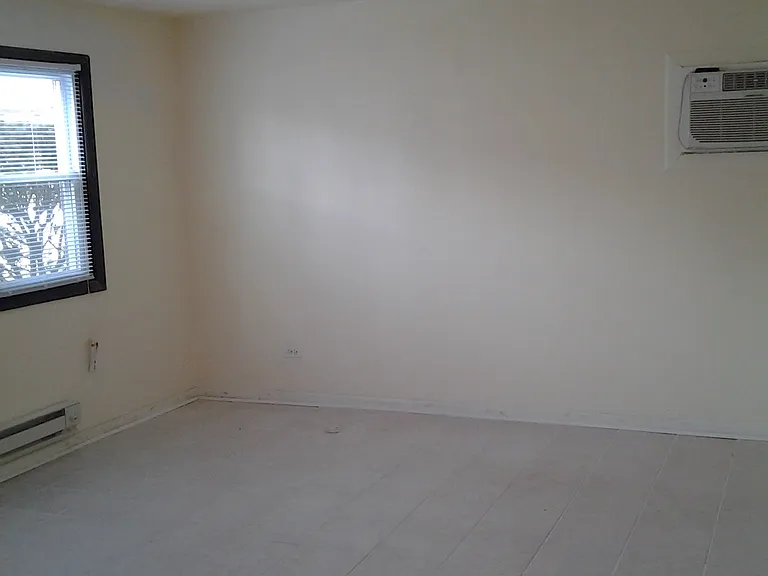 932 Thomas Ave #1N — Photo 6