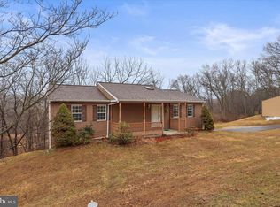 84 Lakeview Cir, Hanover, PA 17331