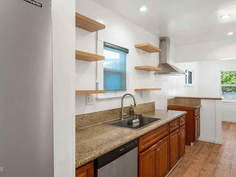 1418 W 69th St — Photo 14
