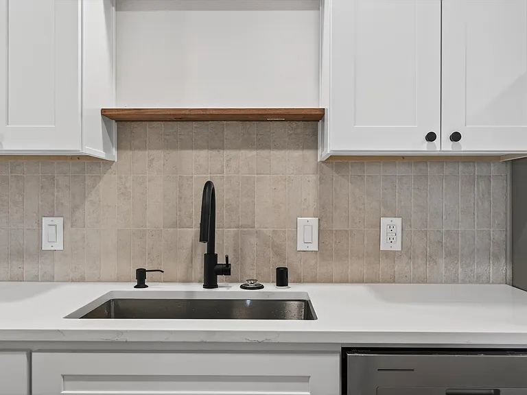 302 3rd St #2 — Photo 4