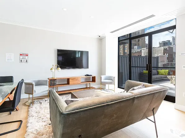 250 West 19th Street image 9 of 12