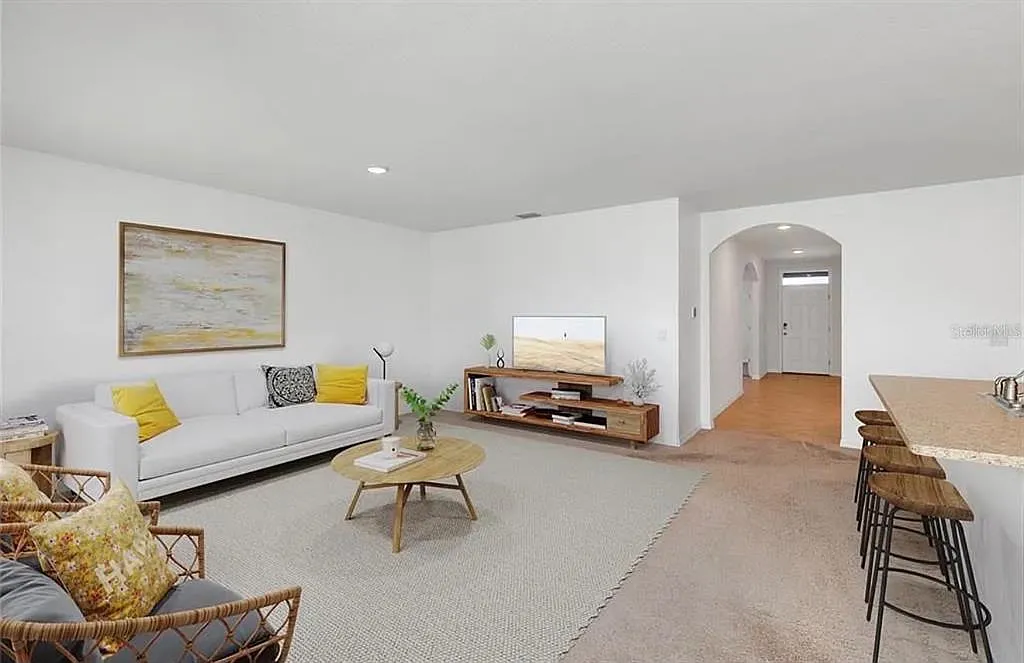 3 bed, 2.0 bath, 1690 sqft, $1,900 — Photo 4
