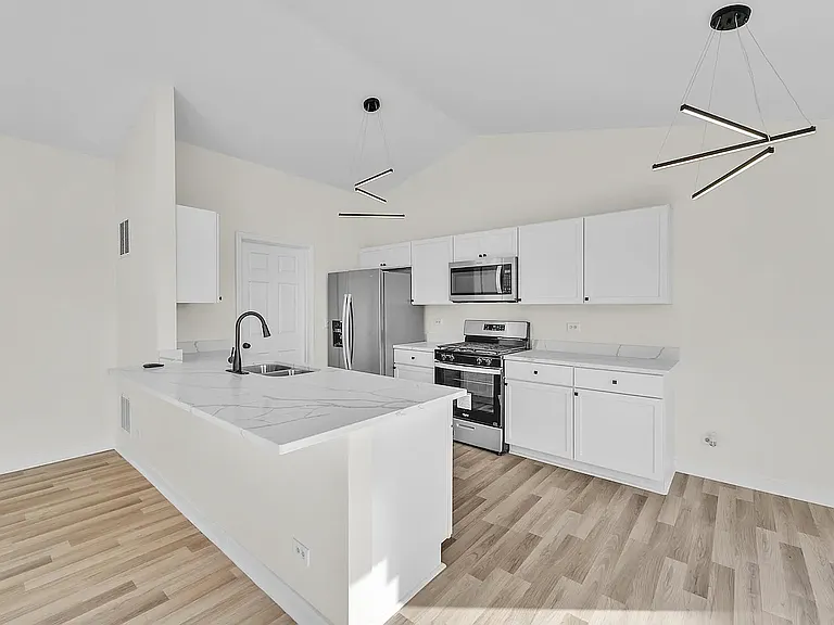4201 Tallgrass Ct — Photo 5