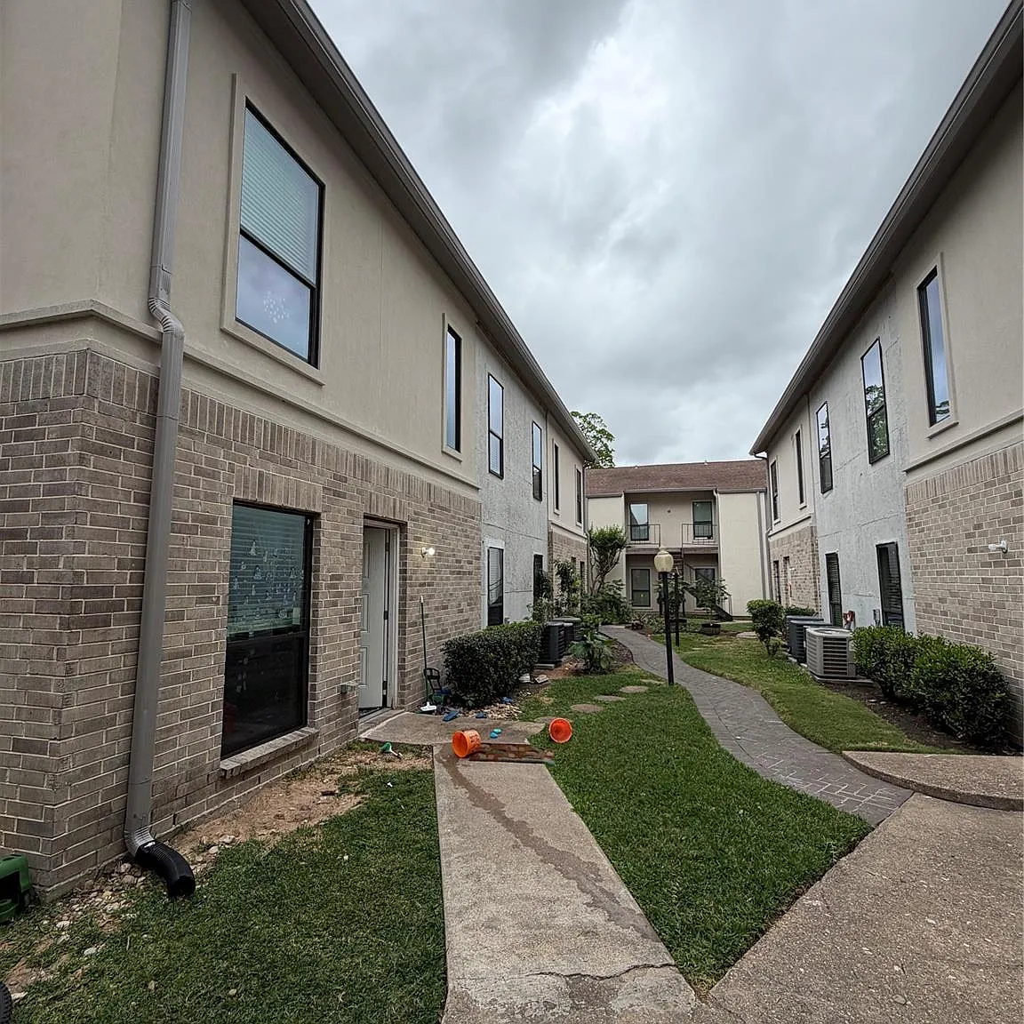 2 bed, 1.0 bath, 948 sqft, $1,350 — Photo 3