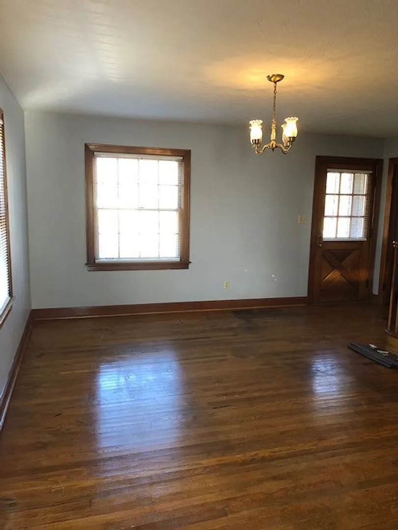 402 College Street — Photo 4