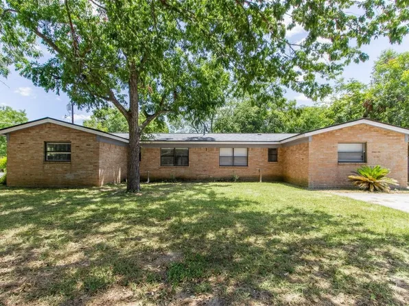 208 Hackberry St, Lockhart, TX 78644