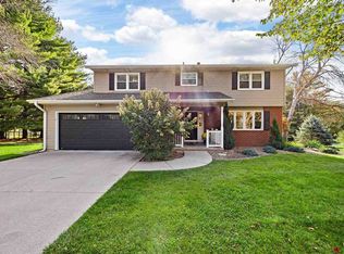 13 Valley View Knl NE, Iowa City, IA 52240