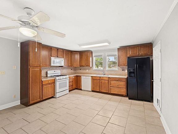 4th image of 805 Trace St
