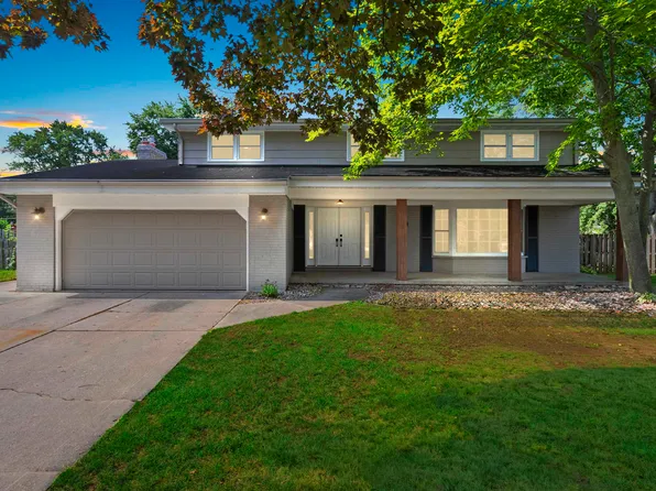 461 W Briar Ln, Green Bay, WI 54301