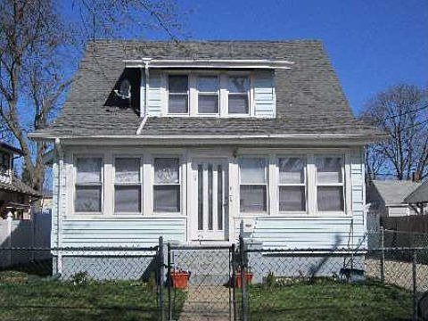 1st image of 72 Debevoise Ave