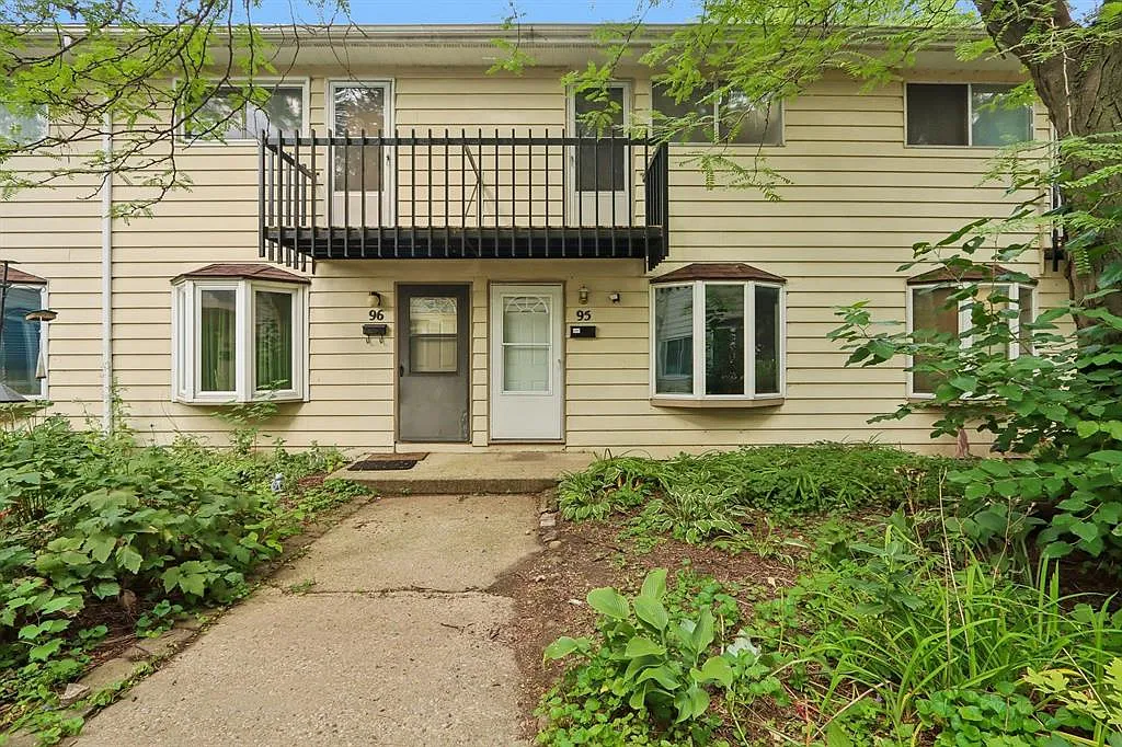 2 bed, 1.5 bath, 1306 sqft, $1,500 — Photo 1
