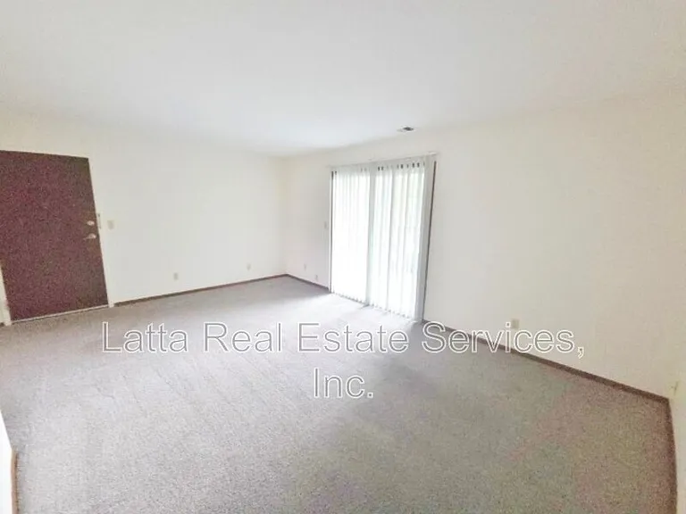12502 E 40th St S #C — Photo 2